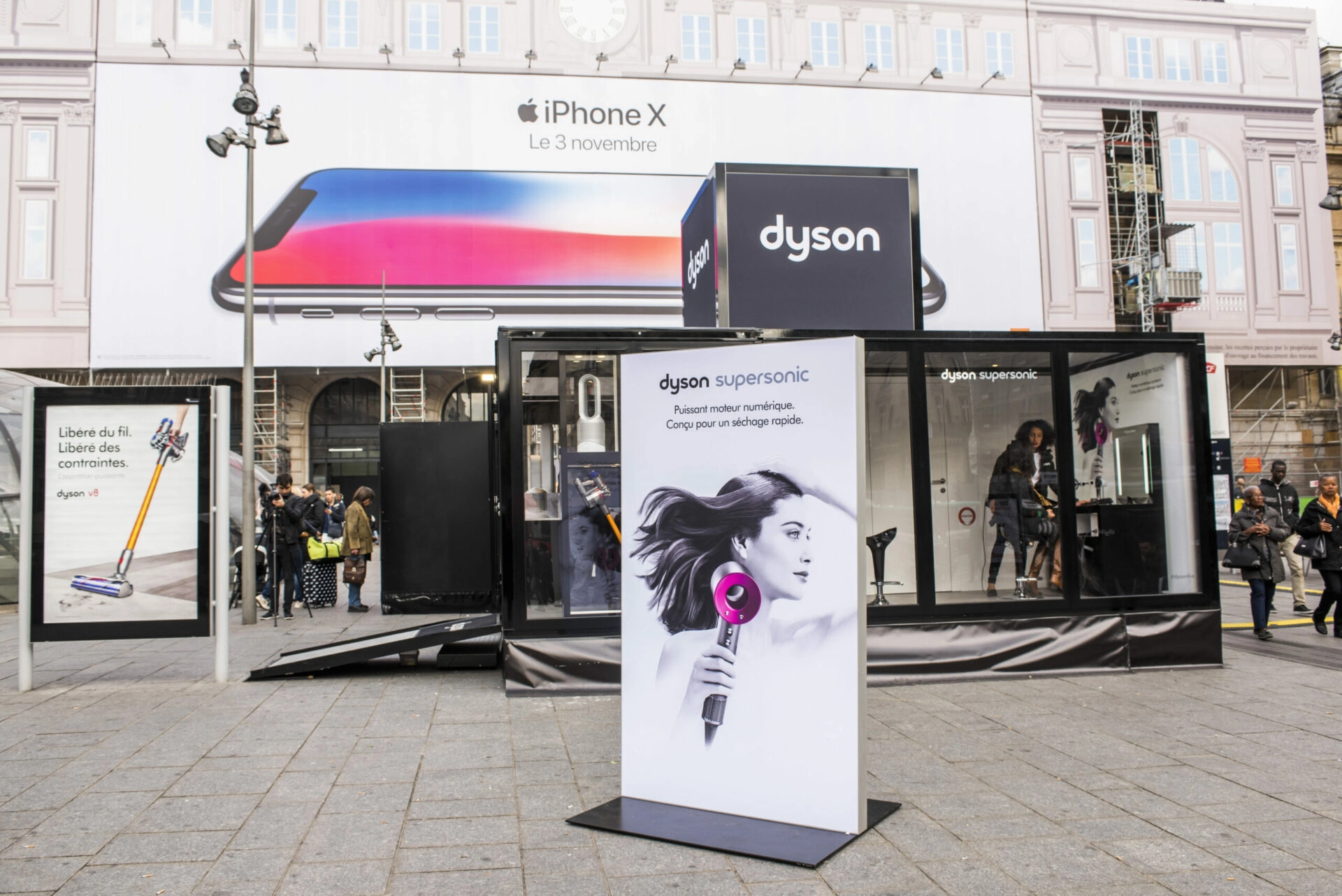 Cas Client Pop Up Store Dyson Animation Commerciale Globe