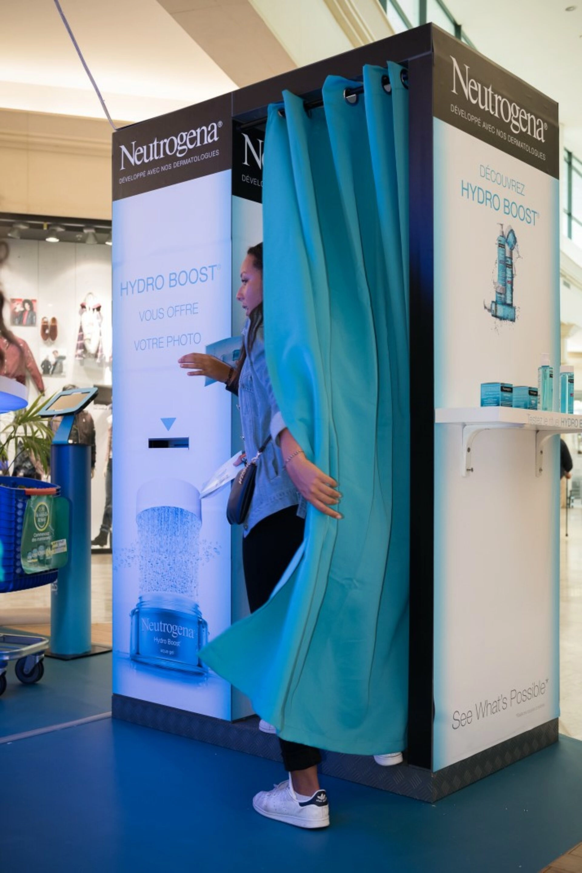 Pop Up Store Animation Commerciale Neutrogena Globe